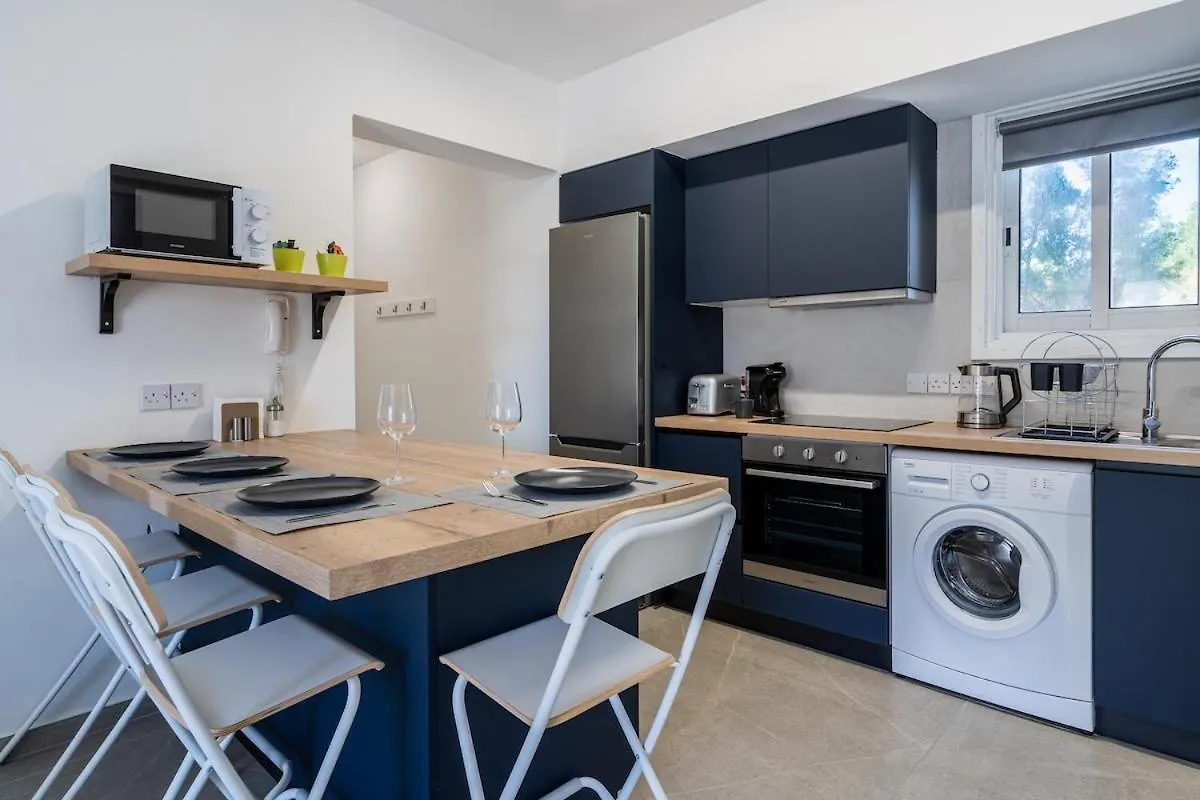 Mackenzie Beach Apartment Larnaca Chipre