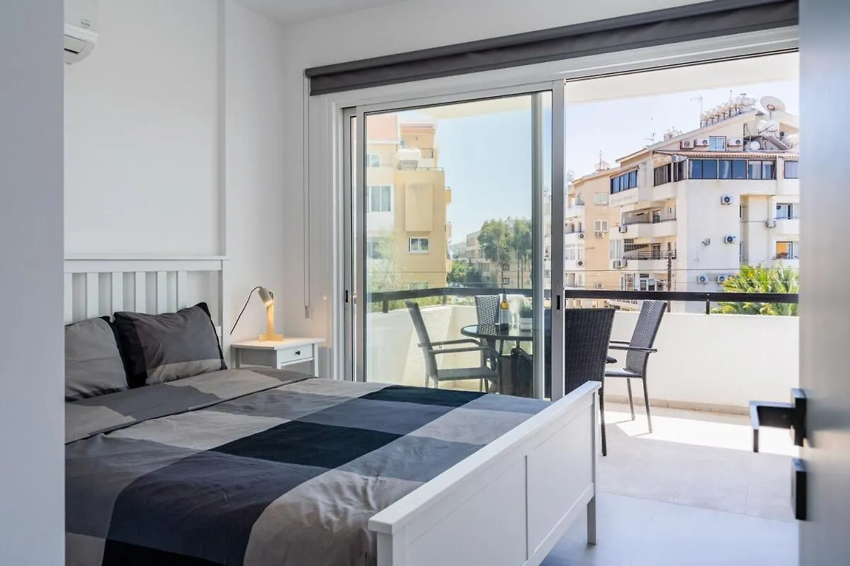 Mackenzie Beach Apartment Larnaca