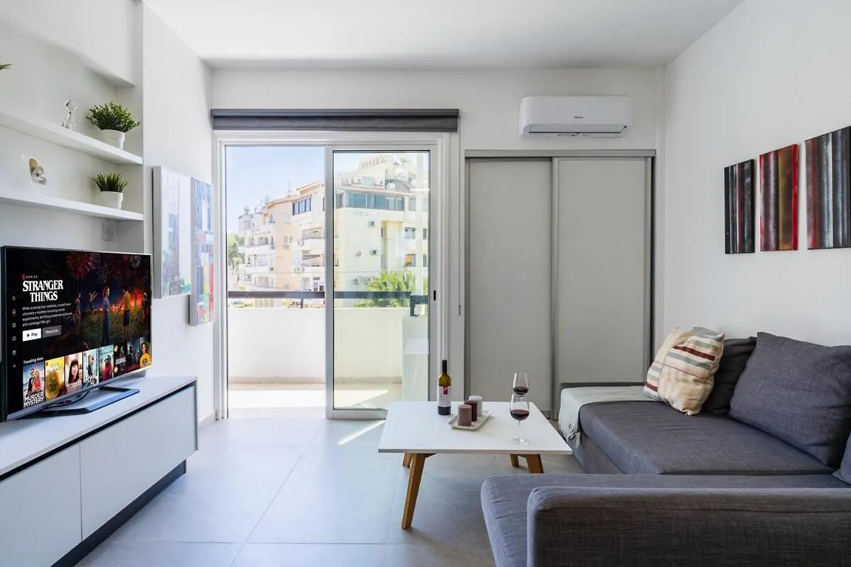Mackenzie Beach Apartment Larnaca Chipre