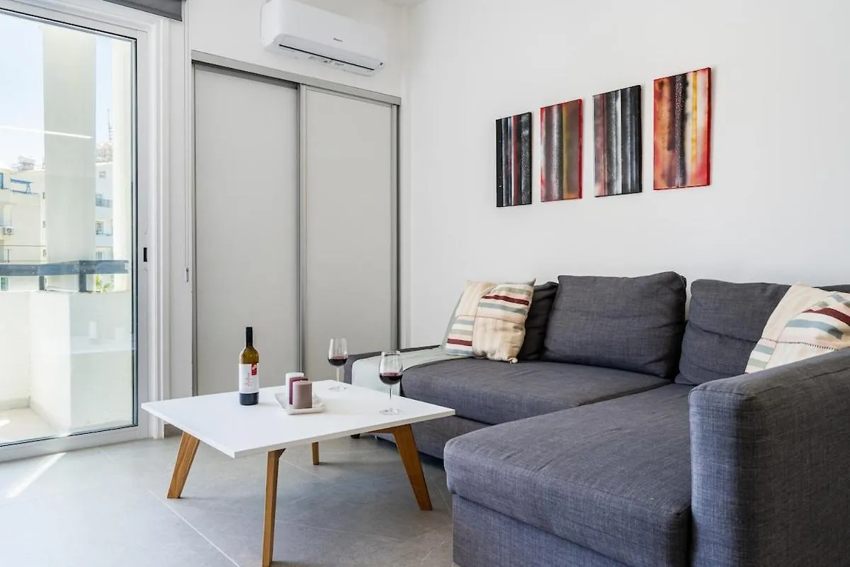 Mackenzie Beach Apartment Larnaca